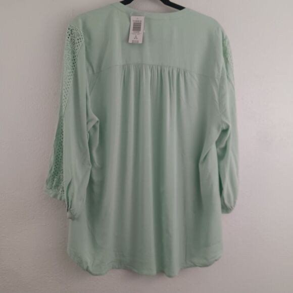 Torrid Challis With Embroidered Sleeve light green Top size 2X - Picture 5 of 6
